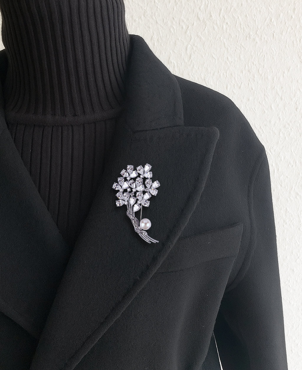 Leonor Pearl Brooch