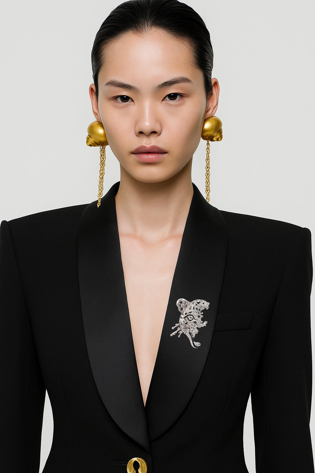 Tiger Éclat Brooch in Triple Platinum Plating
