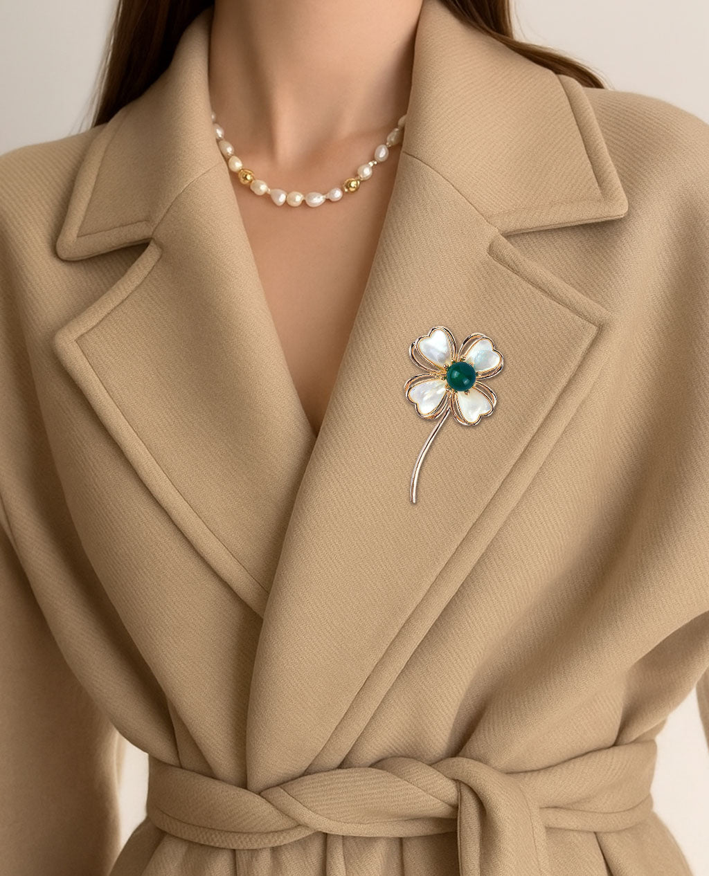 Fleur Brooch in Mother of Pearl