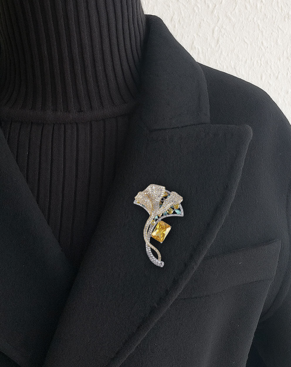 Aurélia Lily Brooch