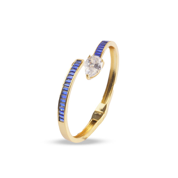 Gold open bangle bracelet with blue sapphire baguette stones and pear-shaped solitaire – handcrafted fine jewellery by Atelier Maharanibagh.